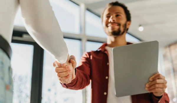 close-up-business-people-hand-shake(1)